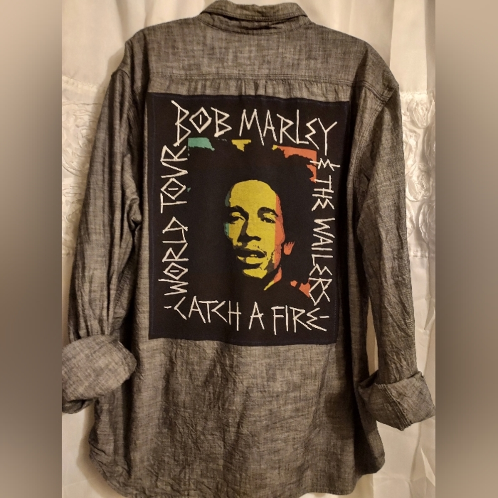SZ XL UNISEX UPCYCLED BOB MARLEY GRAPHIC ON BLACK ACID WASH DENIM BUTTON UP SHIR